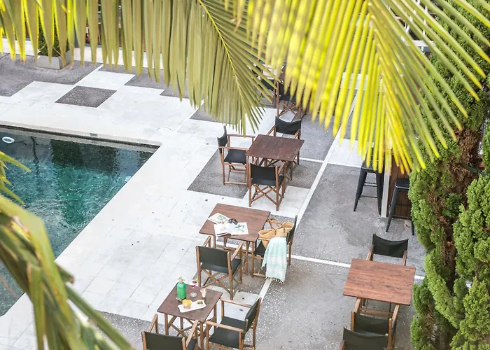 中锡切斯公园酒店 3* 锡切斯