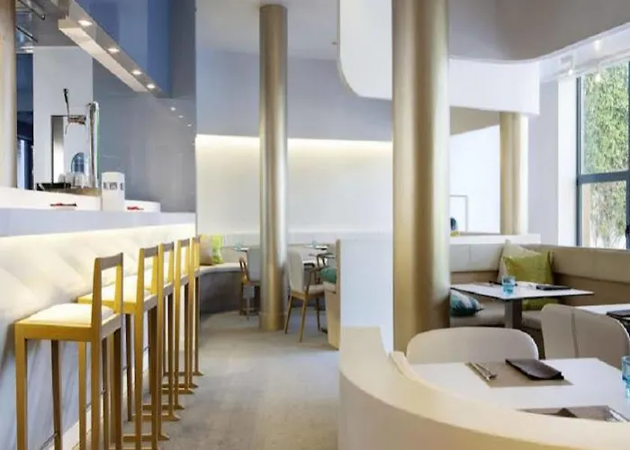 中锡切斯公园酒店 3* 锡切斯